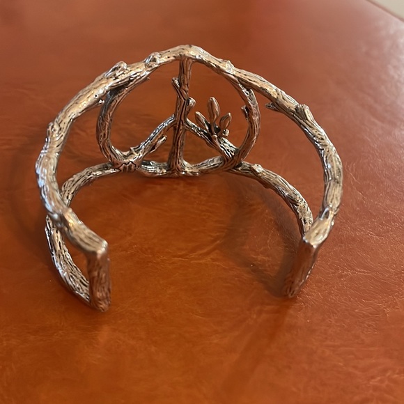 Peace sign cuff bracelet - Picture 3 of 4